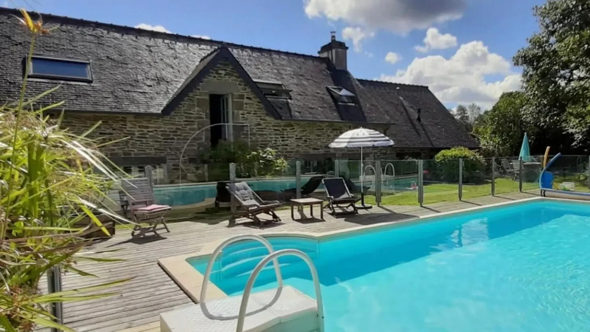 Chambres D'Hotes Avec Piscine Arzano Bed & Breakfast